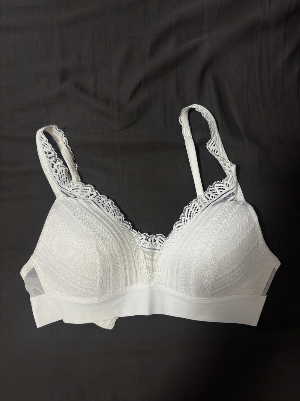Lace-Trim Wireless Comfort Bra in White Oysho a